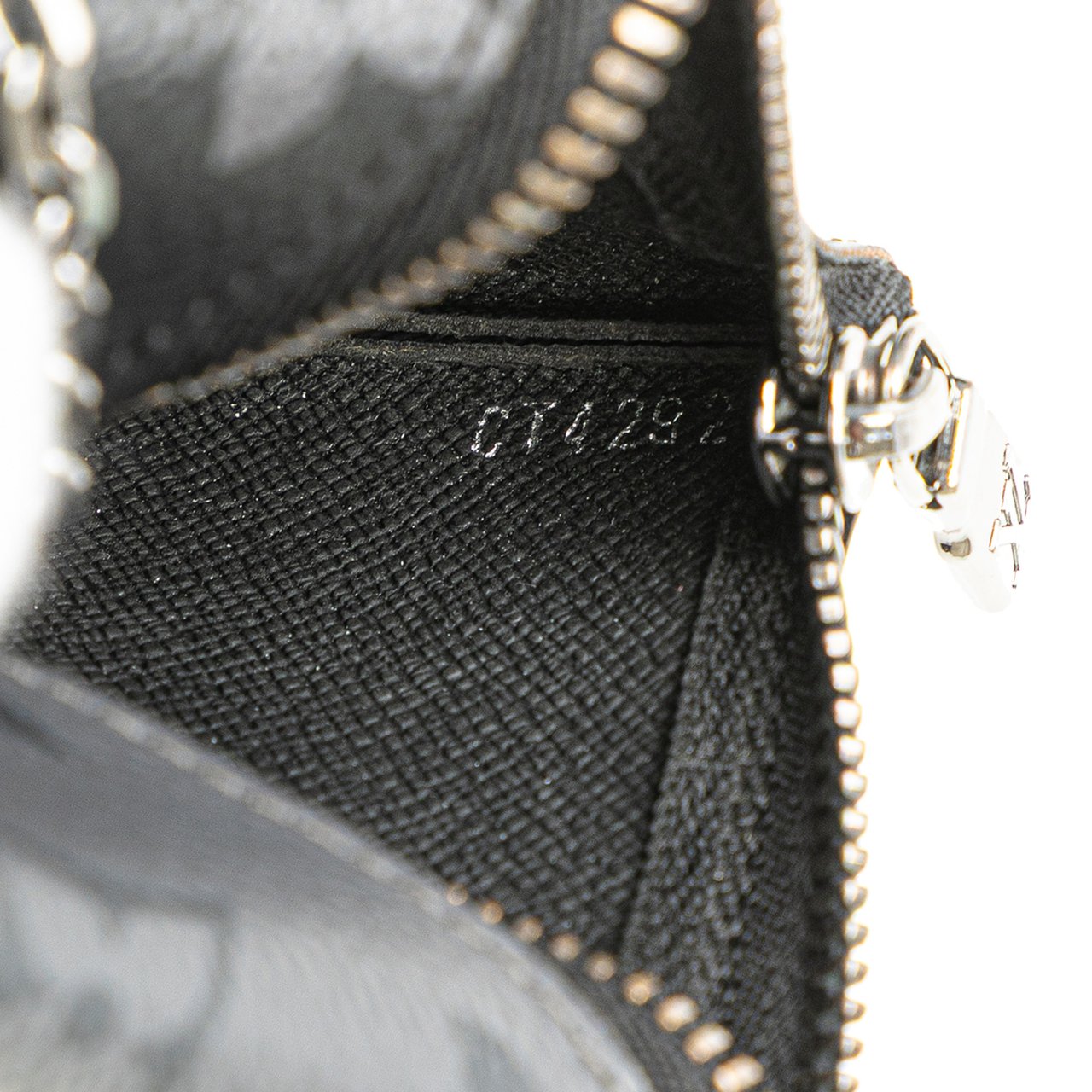 Louis Vuitton Monogram Eclipse Reverse Pochette Cles Grijs