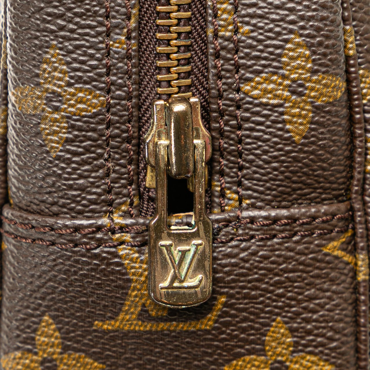 Louis Vuitton Monogram Trousse Toilette 23 Bruin