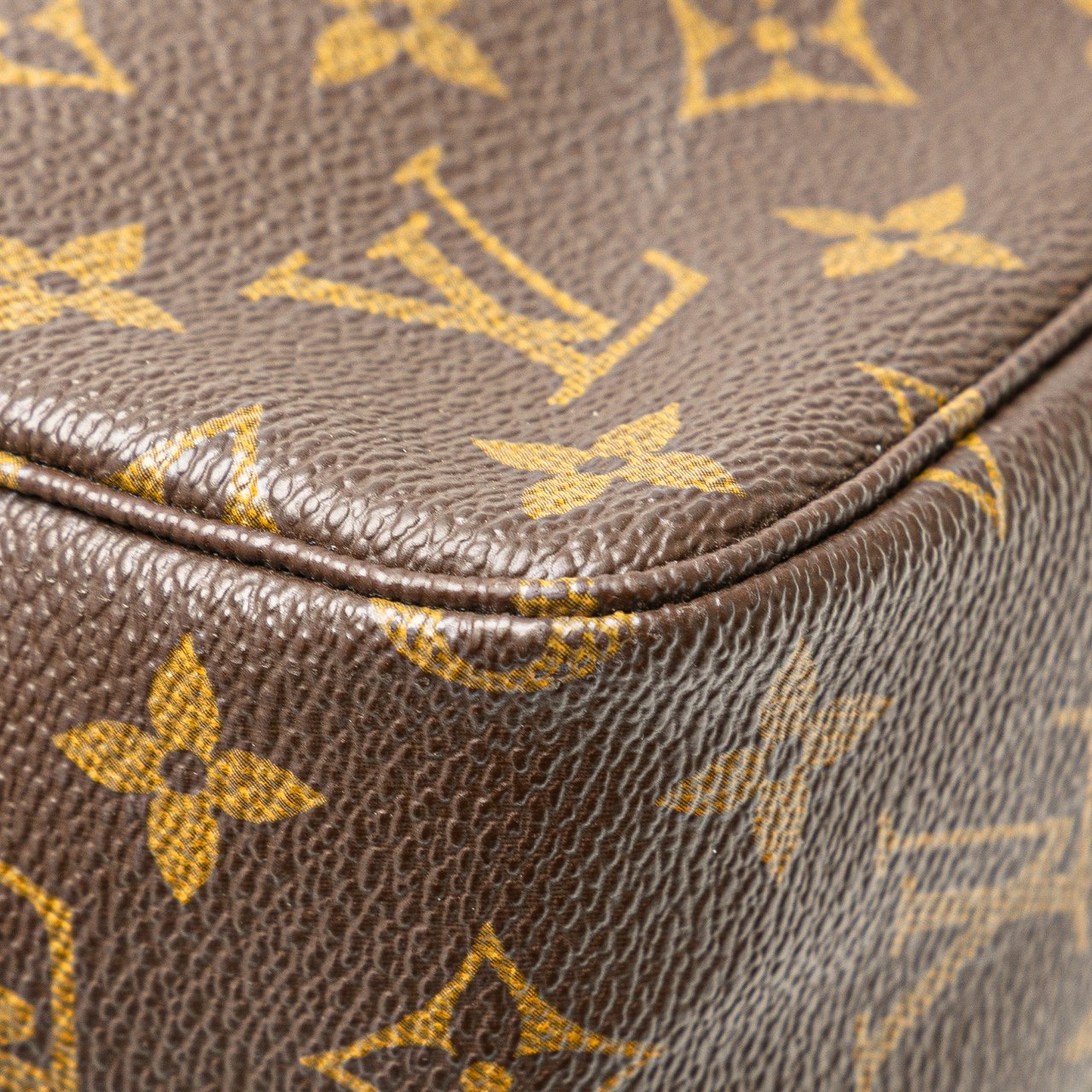 Louis Vuitton Monogram Trousse Toilette 23 Bruin