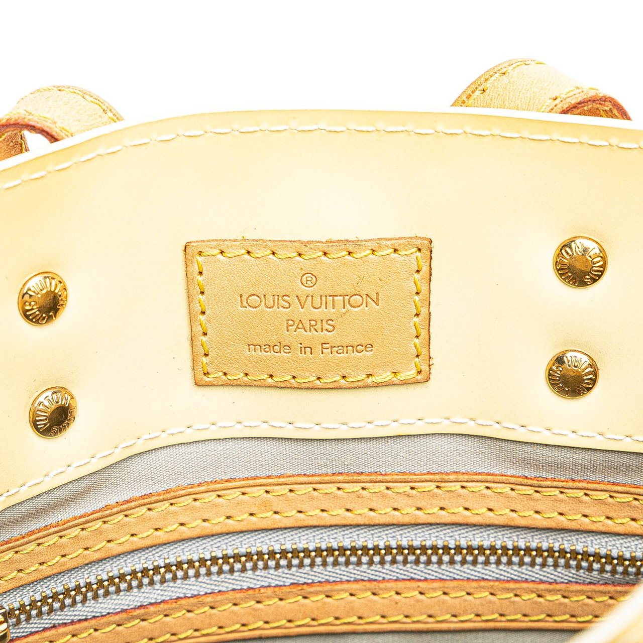 Louis Vuitton Monogram Vernis Reade PM Wit