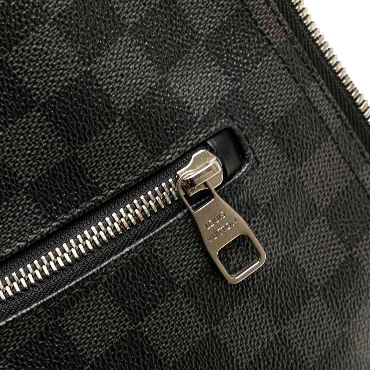Louis Vuitton Damier Graphite Mick PM Zwart