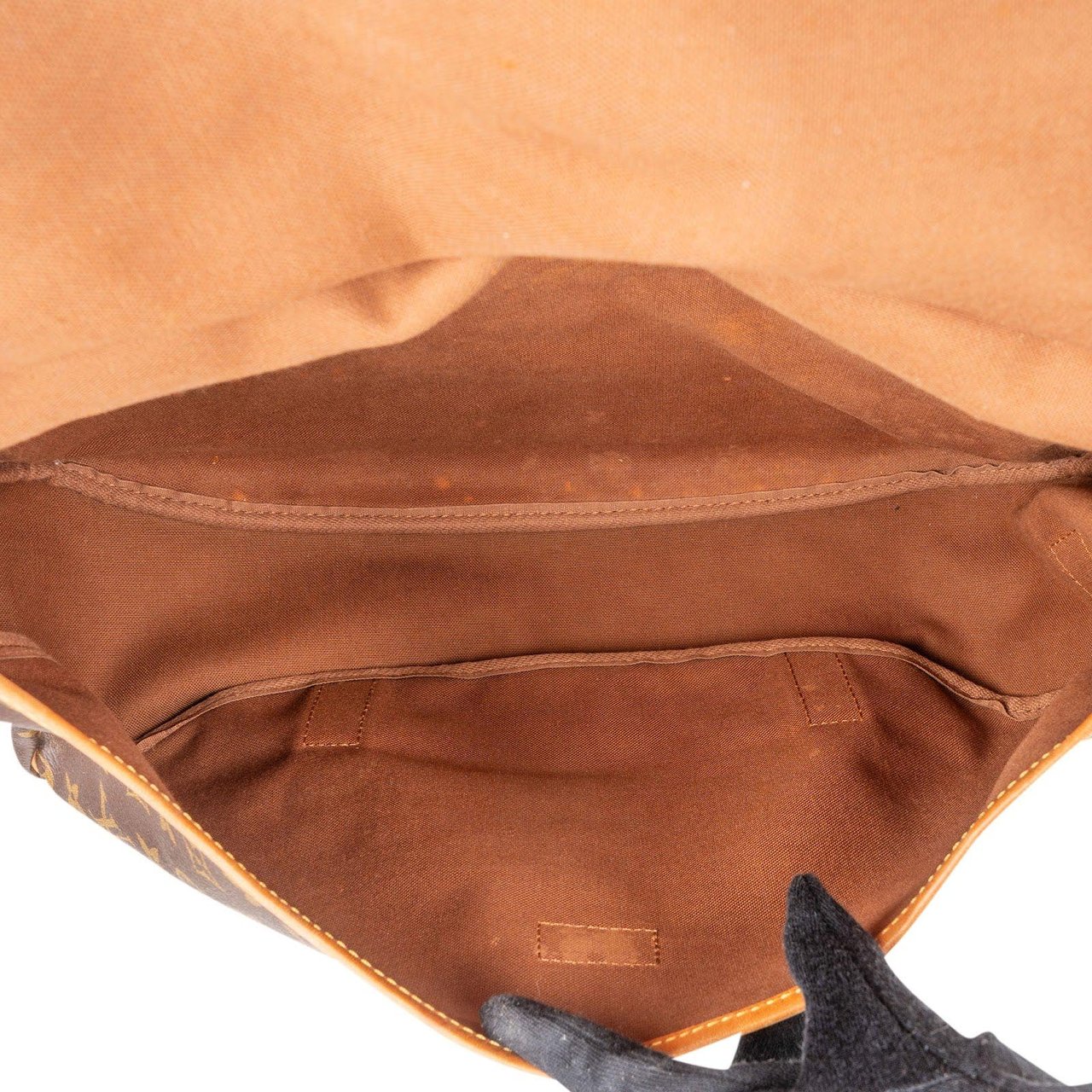 Louis Vuitton Louis Vuitton Monogram Canvas Saumur 40 Crossbody Bag Bruin