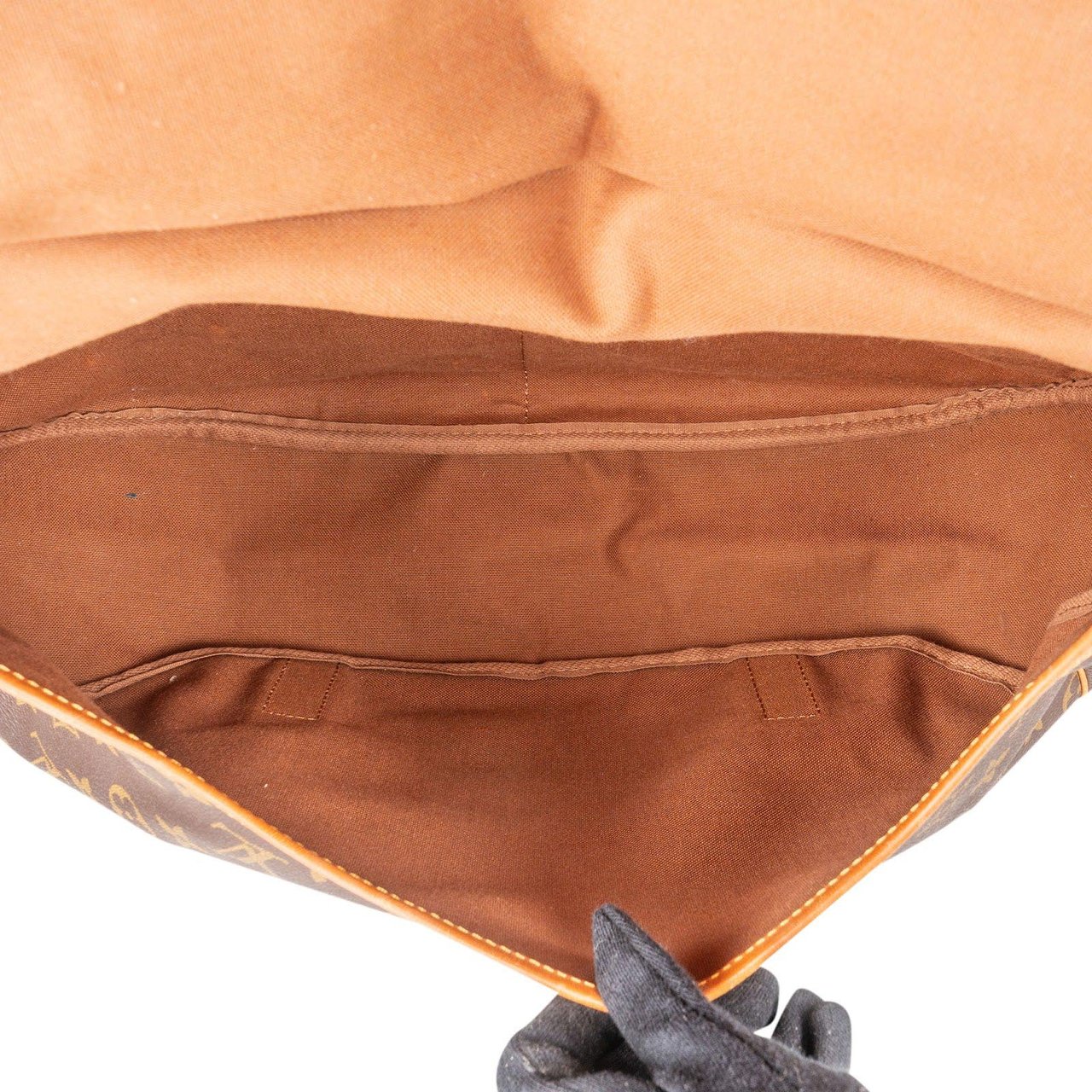 Louis Vuitton Louis Vuitton Monogram Canvas Saumur 40 Crossbody Bag Bruin