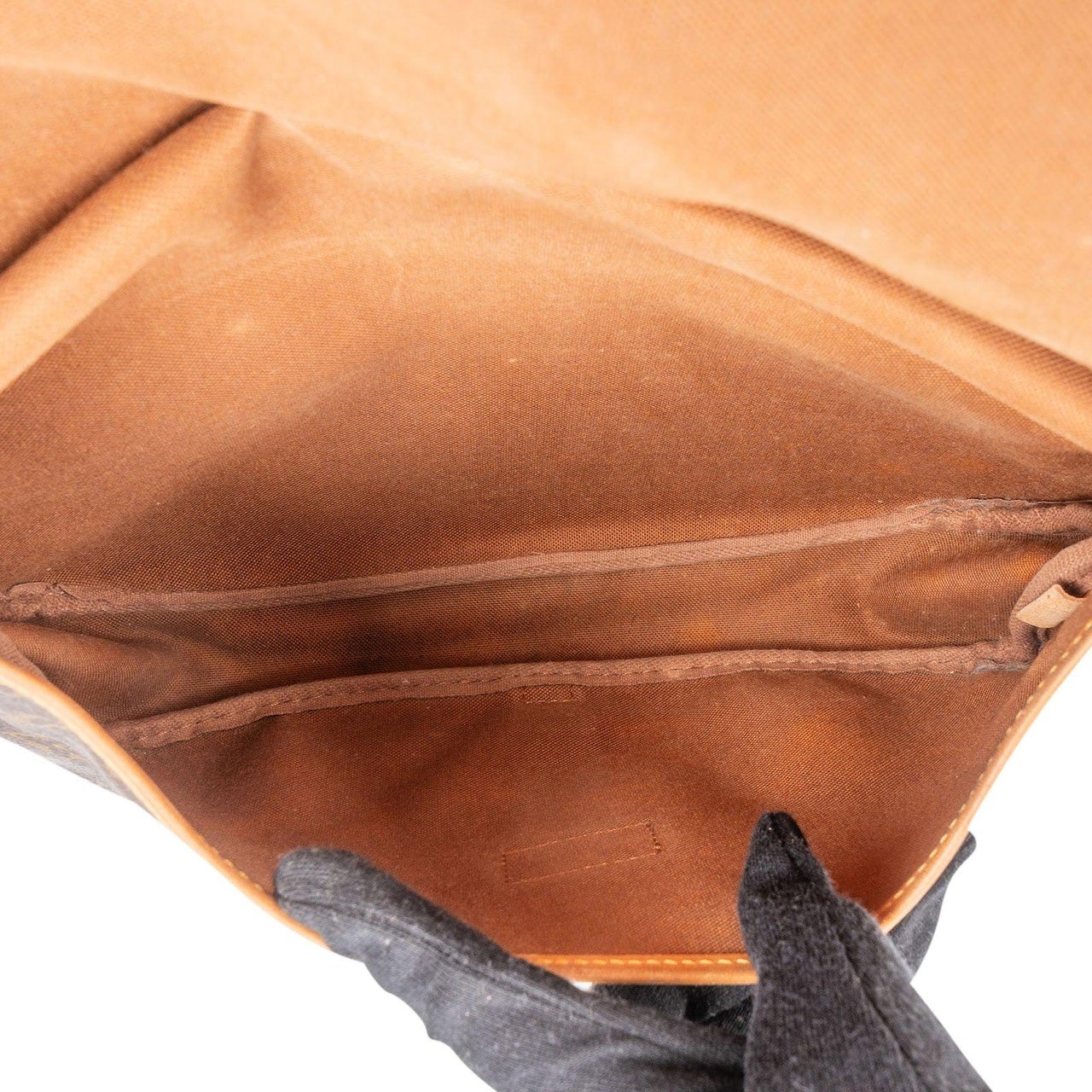 Louis Vuitton Louis Vuitton Monogram Canvas Saumur 30 Crossbody Bag Bruin