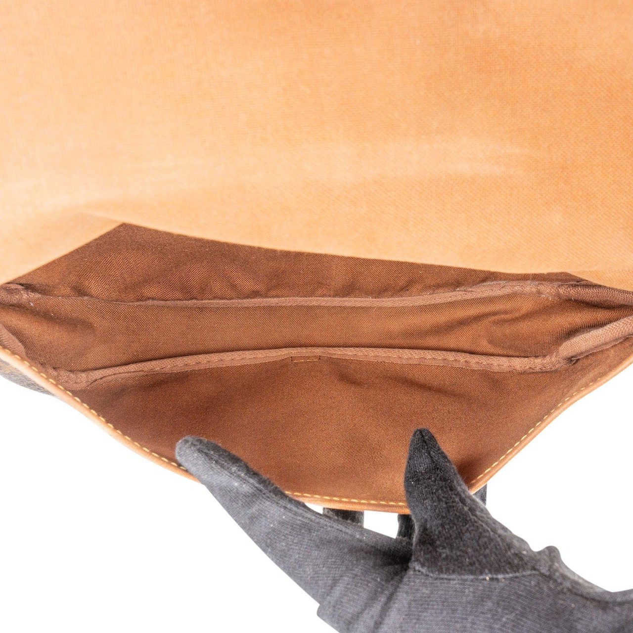 Louis Vuitton Louis Vuitton Monogram Canvas Saumur 30 Crossbody Bag Bruin