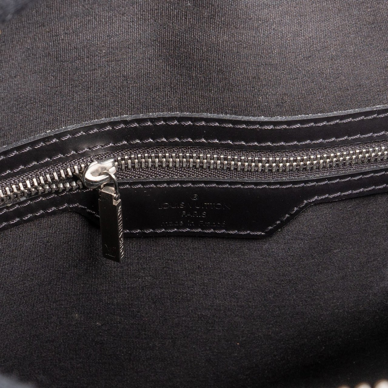 Louis Vuitton Louis Vuitton Mat Vernis Monogram Wilwood Shoulder Bag Zwart