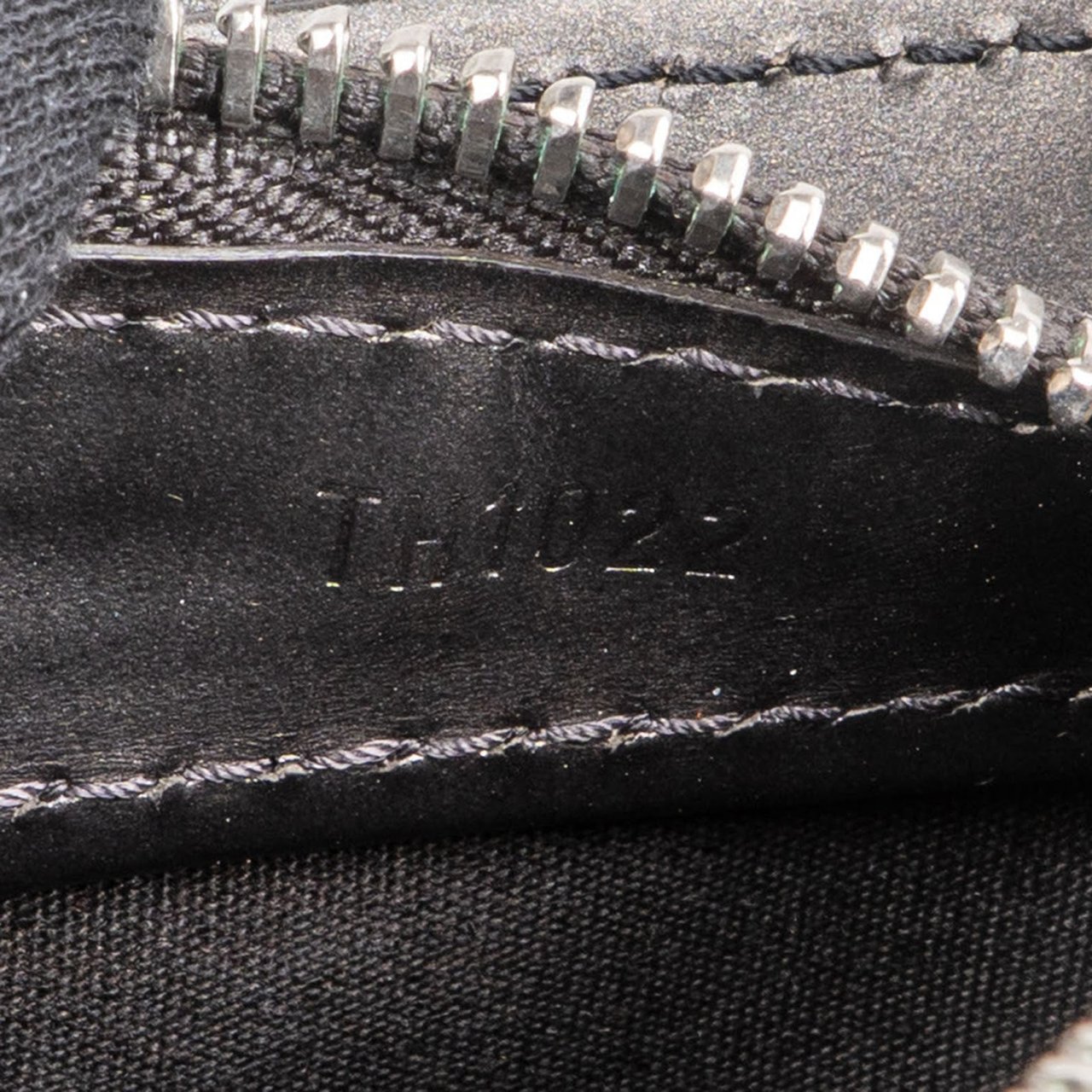 Louis Vuitton Louis Vuitton Mat Vernis Monogram Wilwood Shoulder Bag Zwart