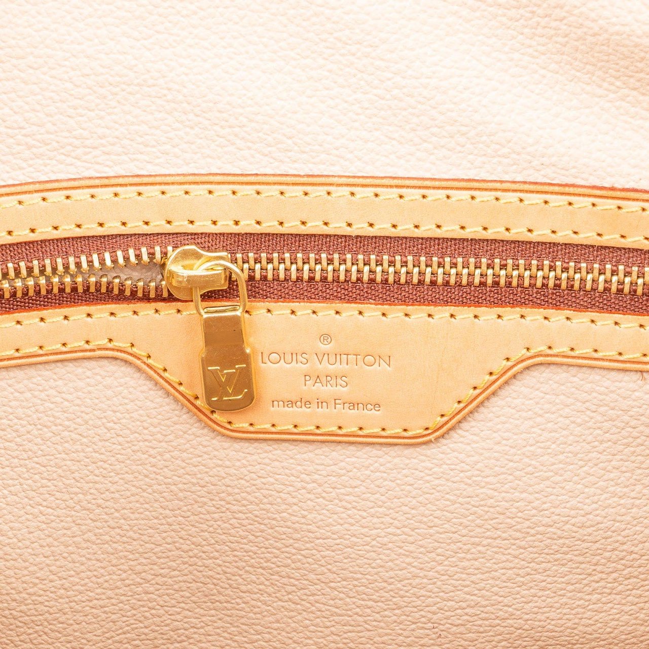 Louis Vuitton Louis Vuitton Monogram Canvas Bucket GM Shoulder Bag Bruin