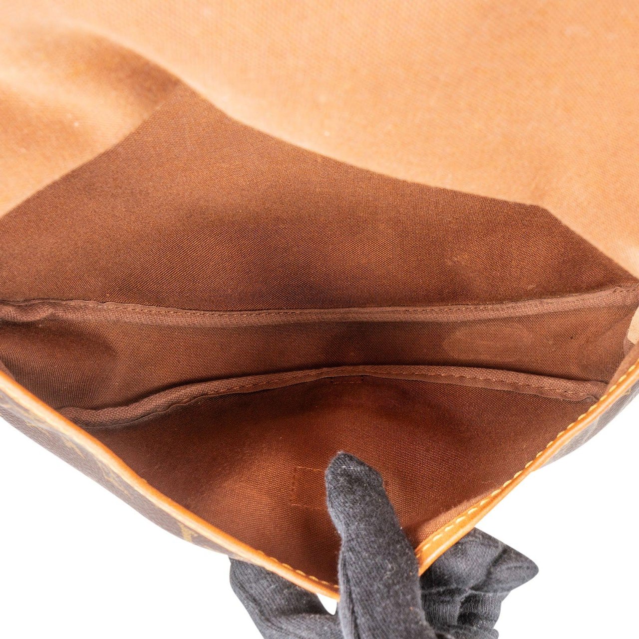 Louis Vuitton Louis Vuitton Monogram Canvas Saumur 30 Crossbody Bag Bruin