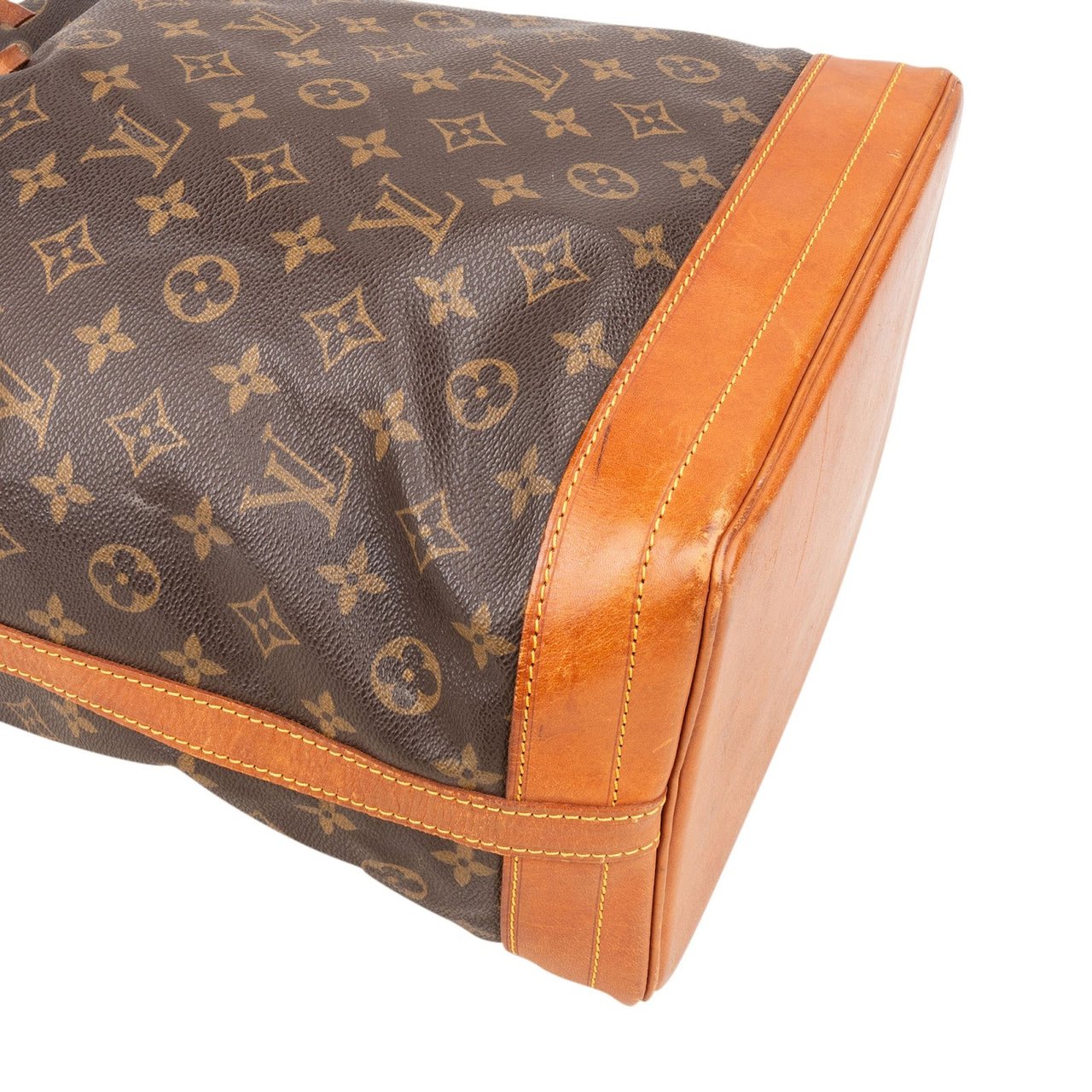 Louis Vuitton Louis Vuitton Monogram Canvas Sac Noé Grande Shoulder Bag Bruin