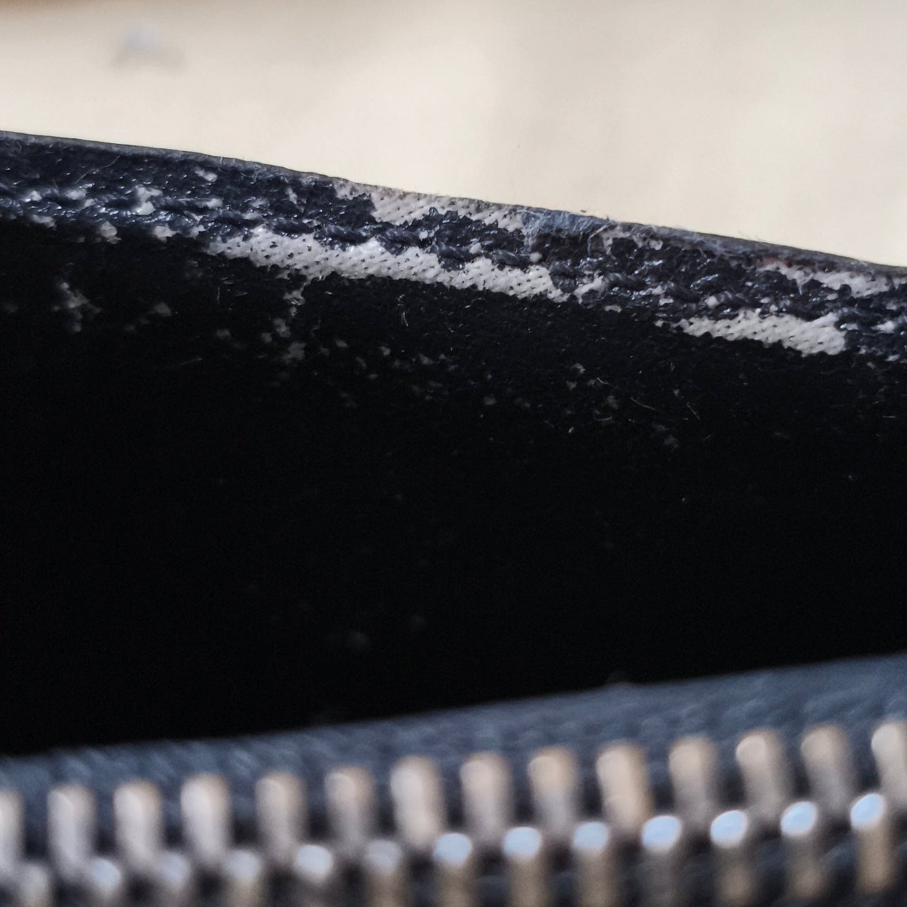 Louis Vuitton Louis Vuitton Monogram Eclipse Canvas Coin and Card Holder Zwart