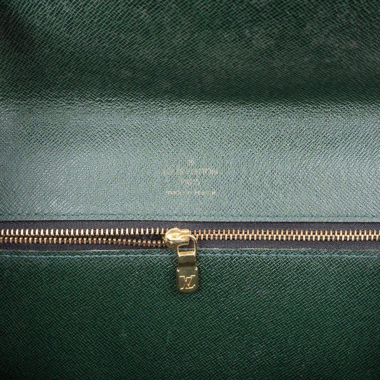 Louis Vuitton Louis Vuitton Green Taiga Leather Kourad Clutch Groen