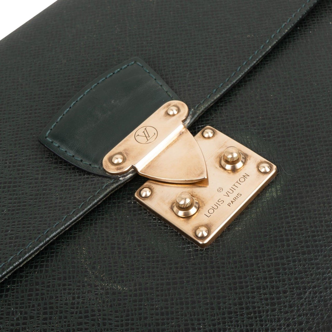 Louis Vuitton Louis Vuitton Green Taiga Leather Kourad Clutch Groen