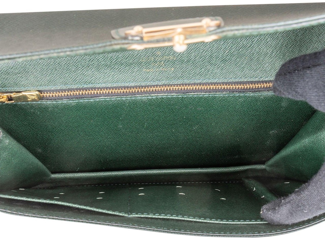 Louis Vuitton Louis Vuitton Green Taiga Leather Kourad Clutch Groen