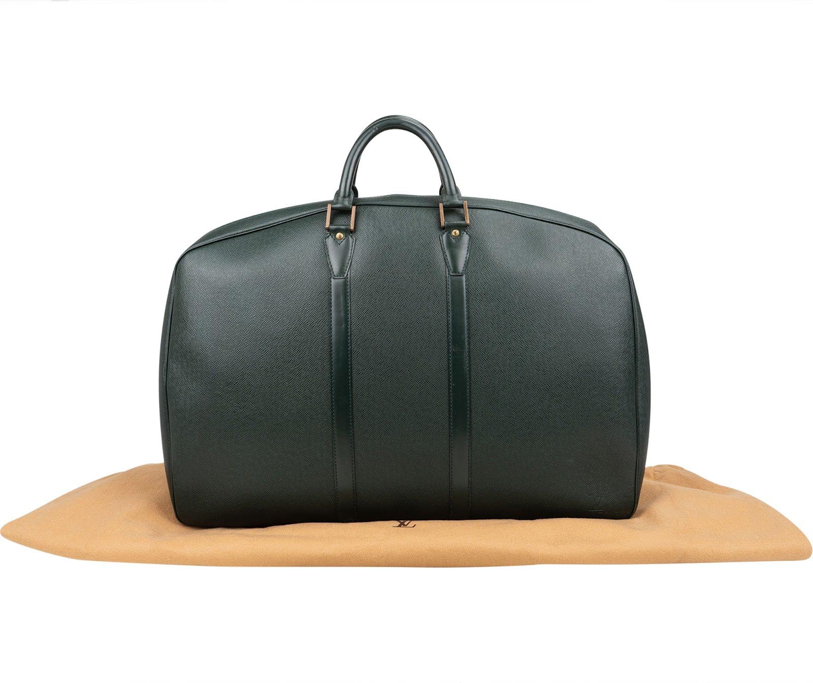 Louis Vuitton Louis Vuitton Green Taiga Leather Helanga Clip Travel Bag Groen