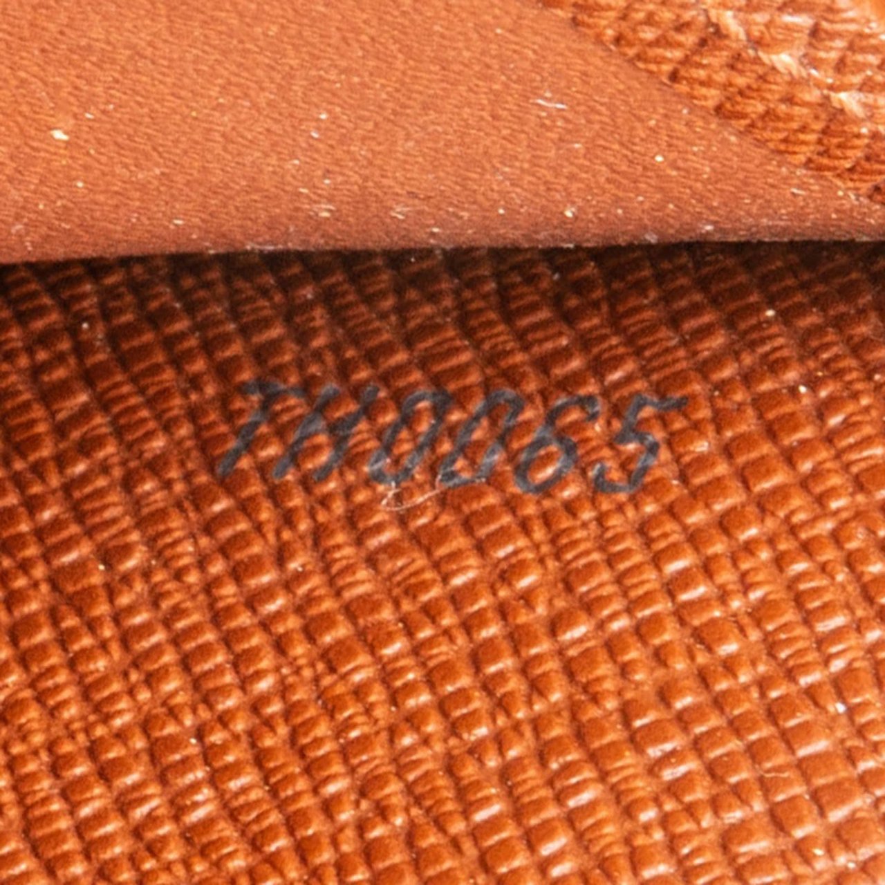 Louis Vuitton Louis Vuitton Monogram Canvas Koala Wallet Bruin