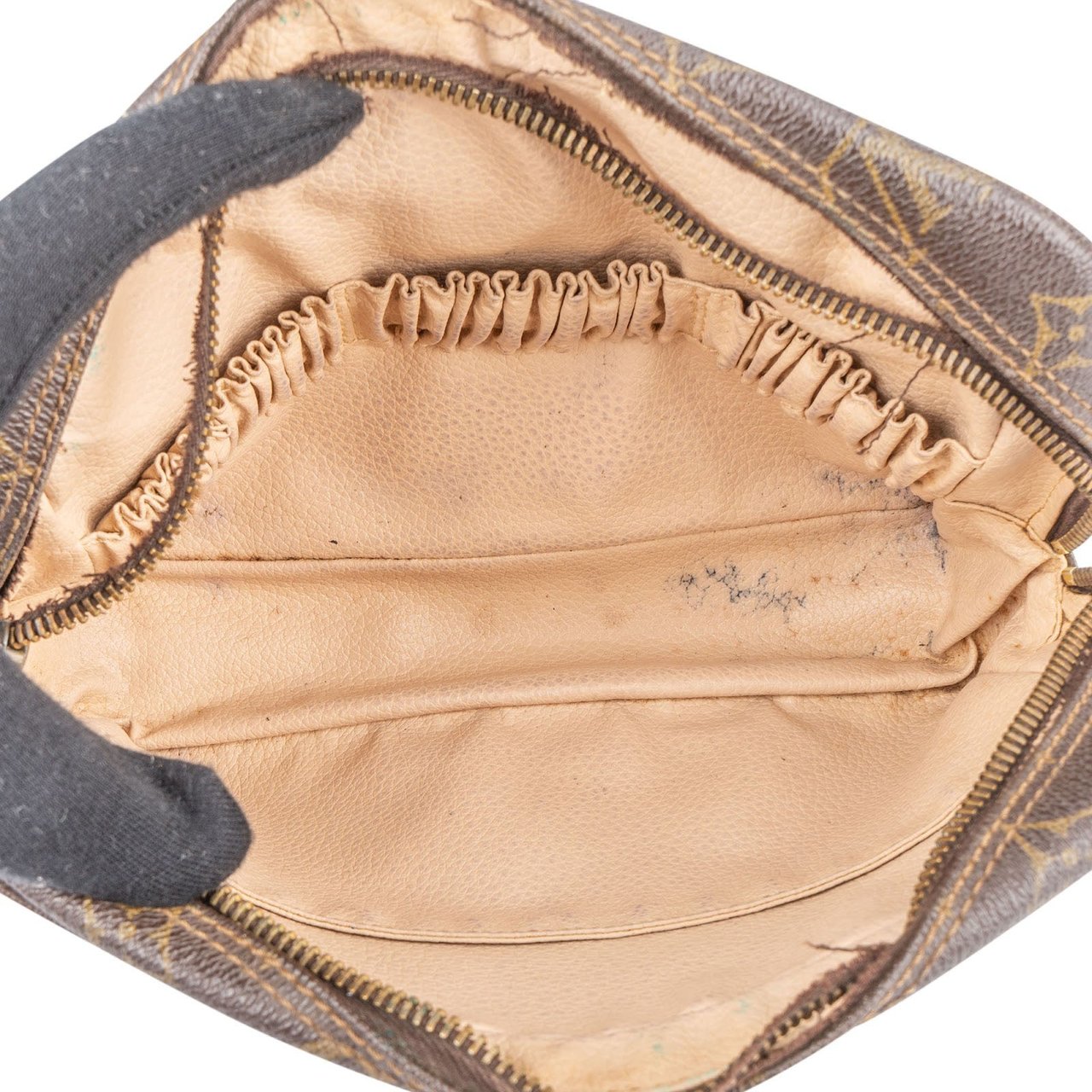 Louis Vuitton Louis Vuitton Monogram Canvas Trousse Toilette 23 Clutch Bruin