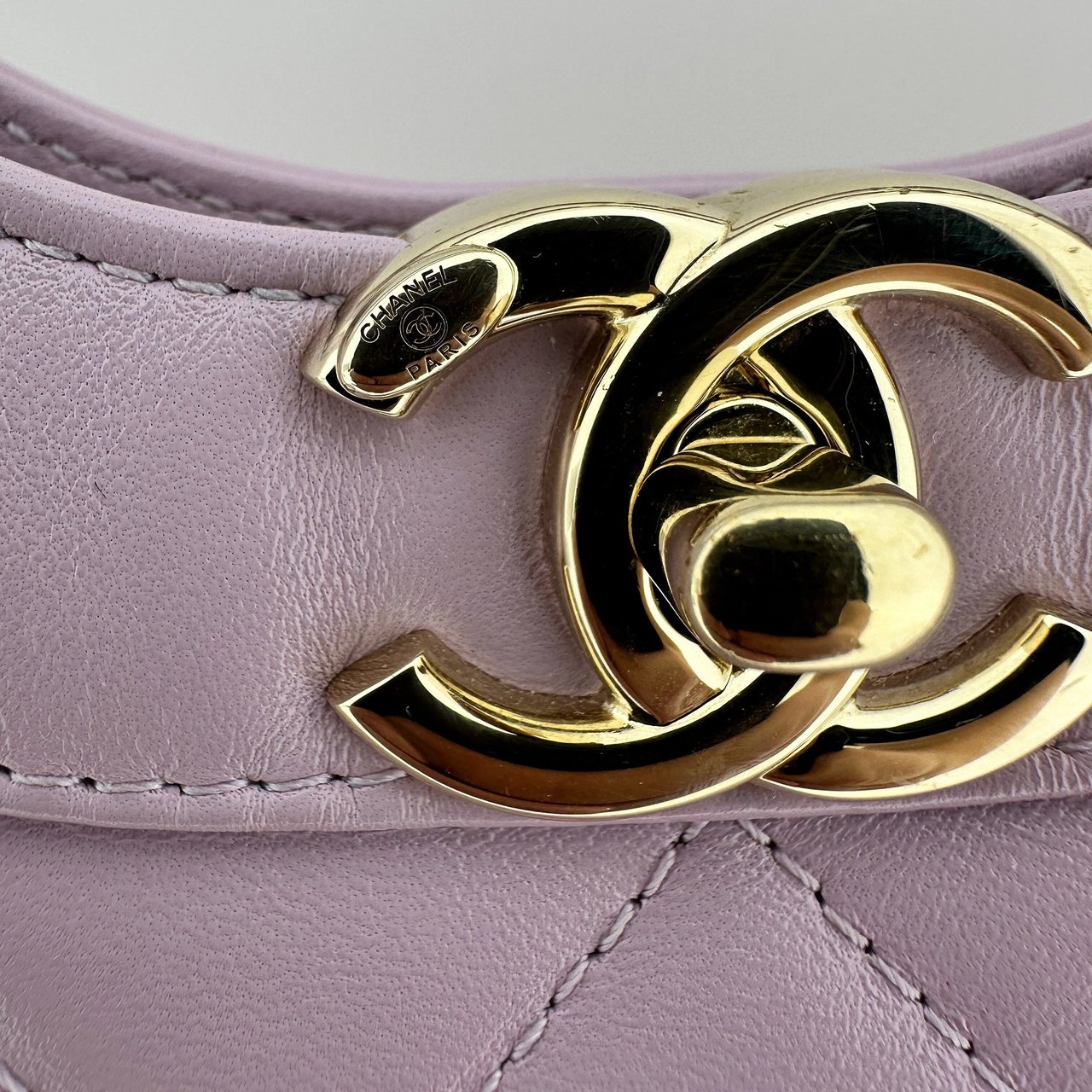 Louis Vuitton Chanel 31 light purple glänzendes Lammleder Shopper / sehr gut Paars