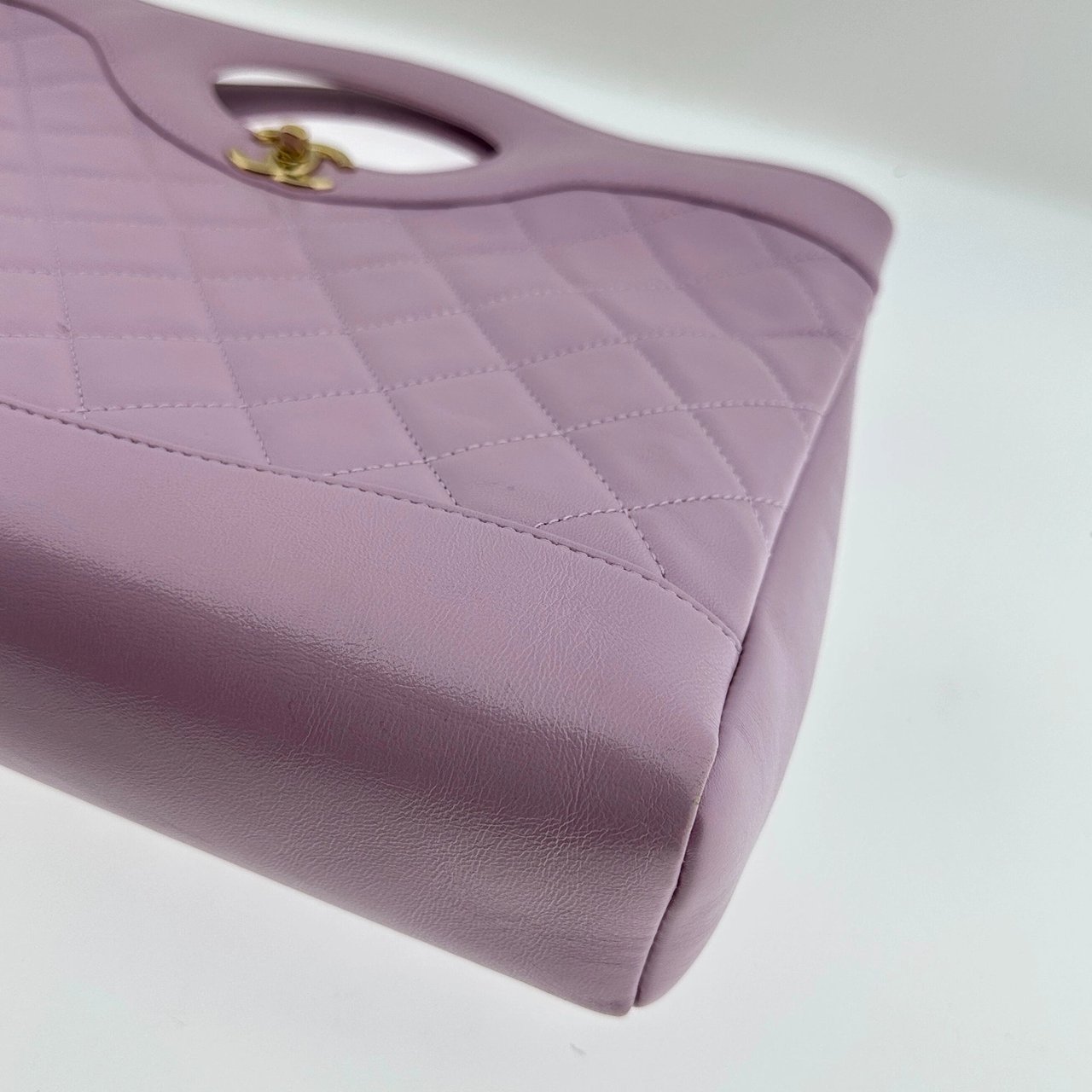 Louis Vuitton Chanel 31 light purple glänzendes Lammleder Shopper / sehr gut Paars