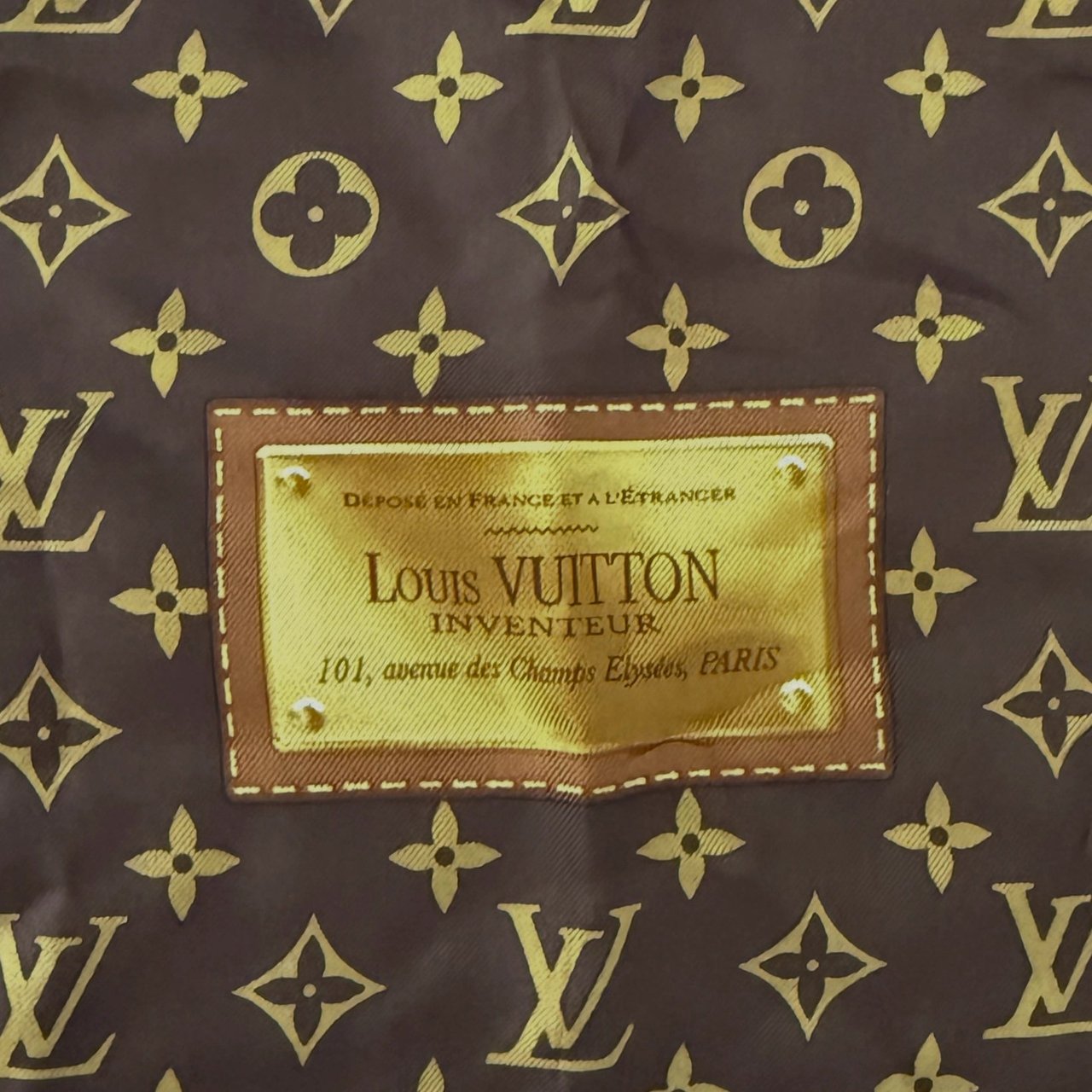 Louis Vuitton Louis Vuitton Monogram Classic Seidentuch Braun / neuwertig Bruin