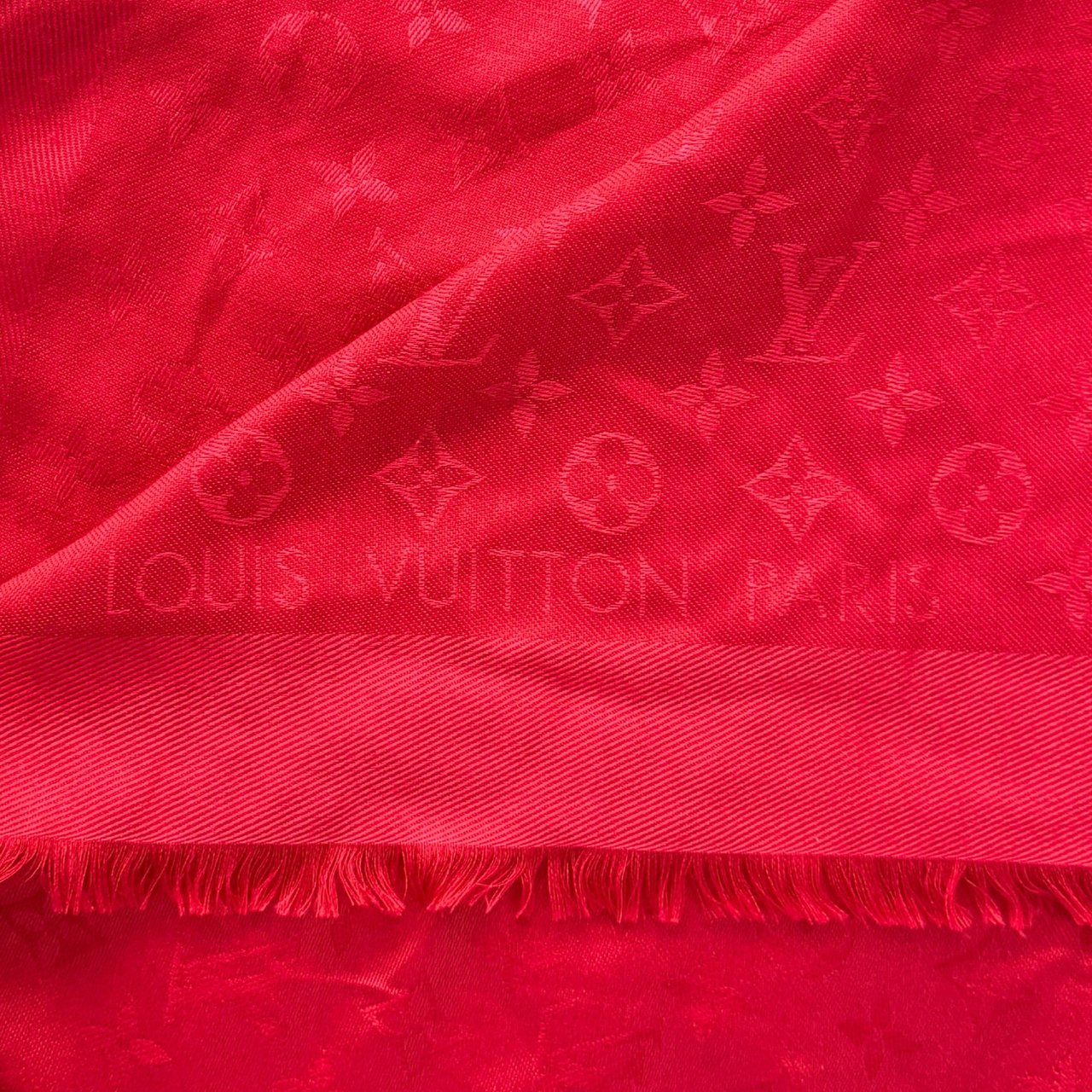 Louis Vuitton Louis Vuitton Monogram Classic Tuch Rot  / sehr gut Rood