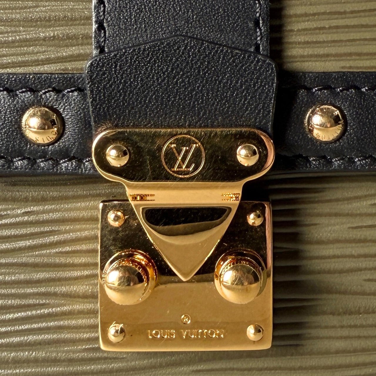 Louis Vuitton Louis Vuitton Petite Malle Handtasche Epi-Leder Olivgrün / sehr gut Groen