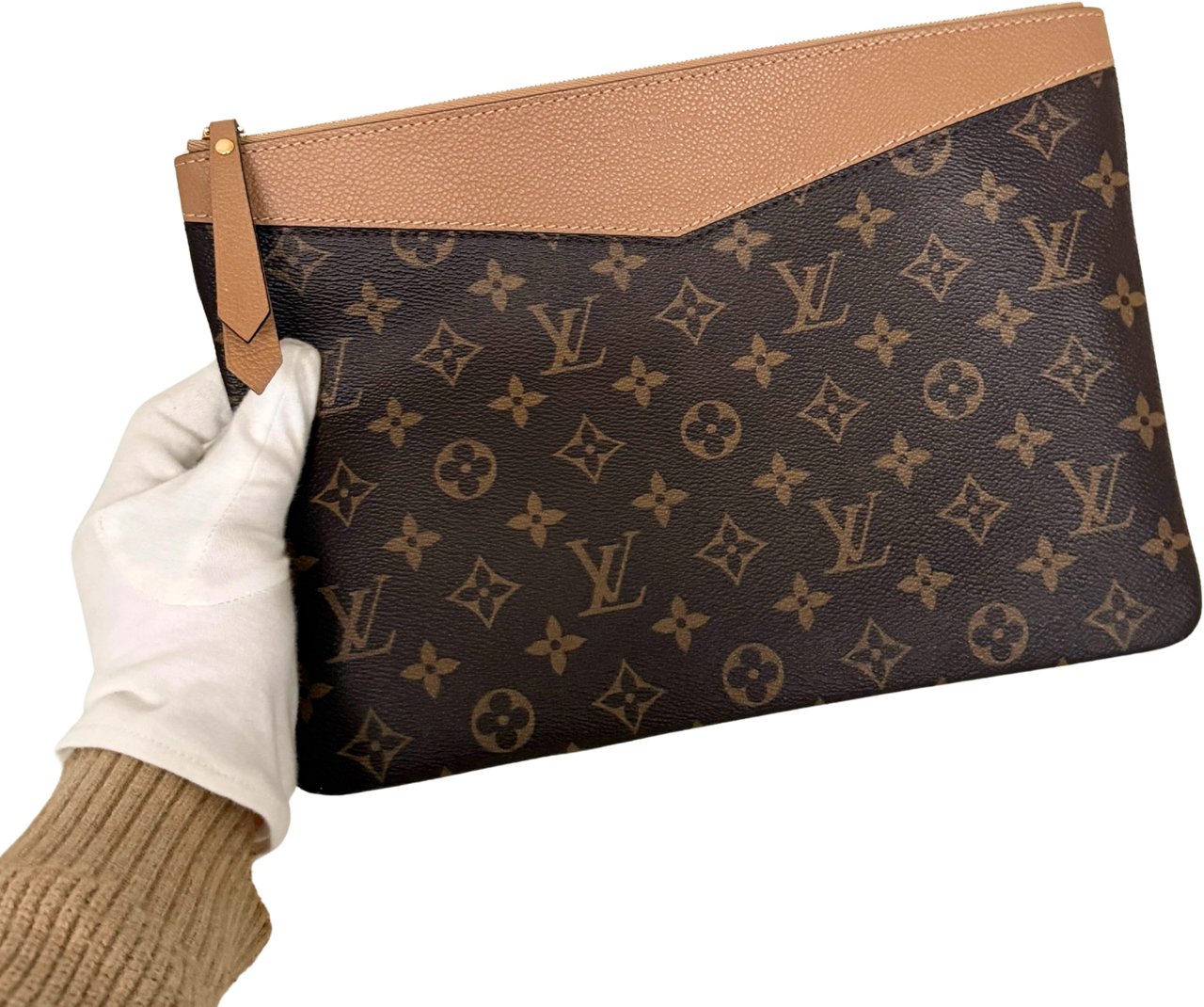 Louis Vuitton Louis Vuitton Daily Pouch Sesame Monogram Canvas Braun / neuwertig Bruin