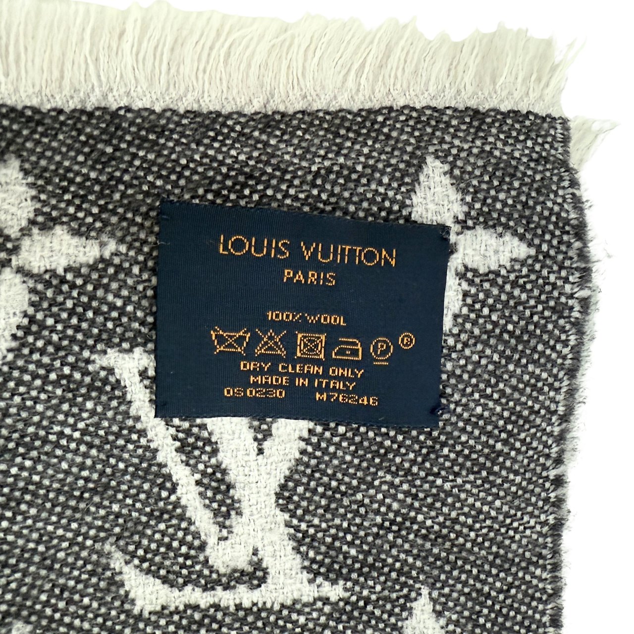 Louis Vuitton Louis Vuitton Classic Schal Grau Weiß / sehr gut Grijs