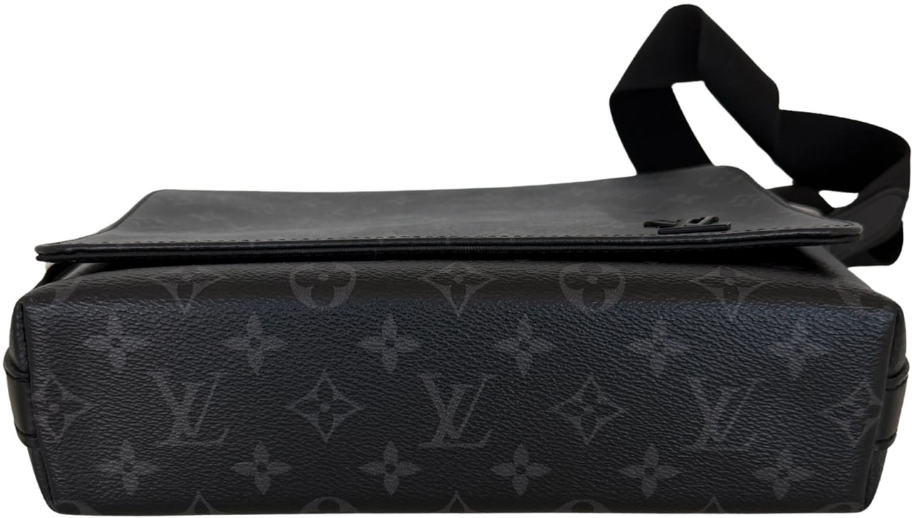 Louis Vuitton Louis Vuitton District PM Messenger Bag Monogram Eclipse / sehr gut Zwart