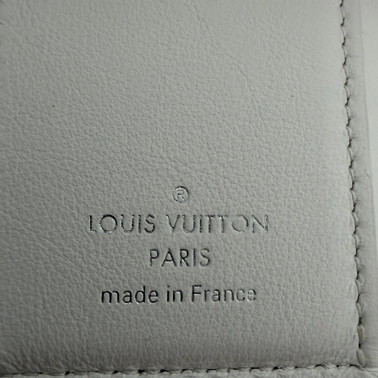 Louis Vuitton Louis Vuitton Capucines XS Geldbörse Off White / neuwertig Wit