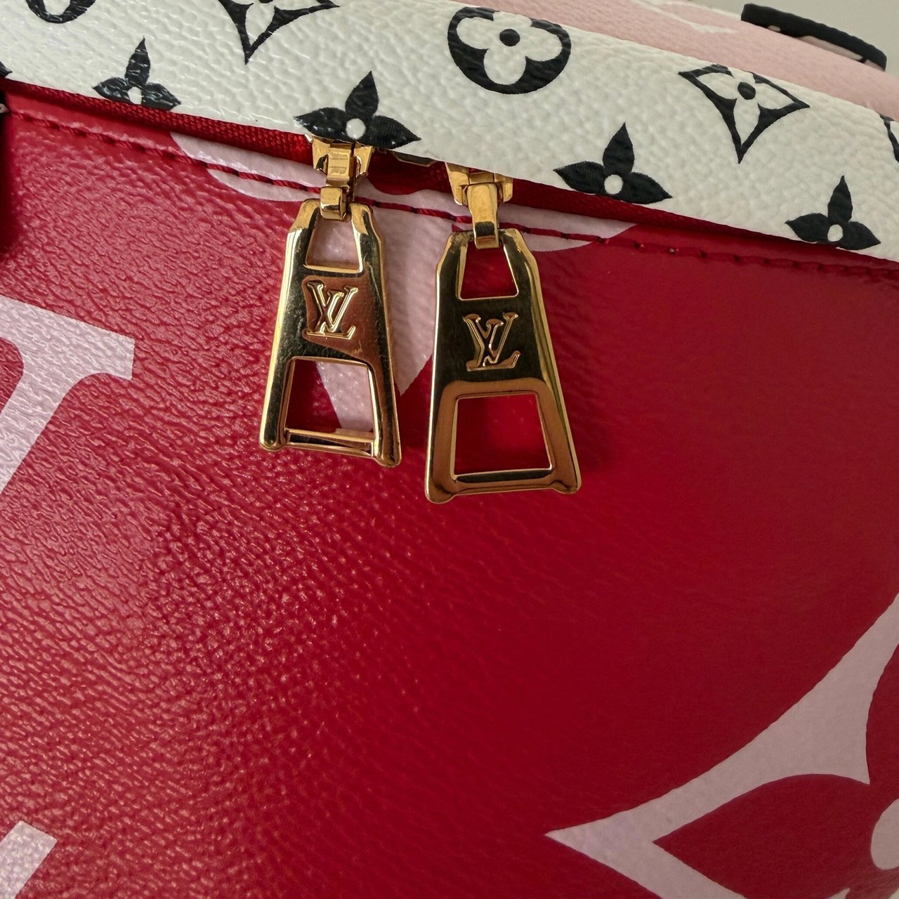 Louis Vuitton Louis Vuitton Bumbag M44575 Monogram Giant Rot / neuwertig Rood