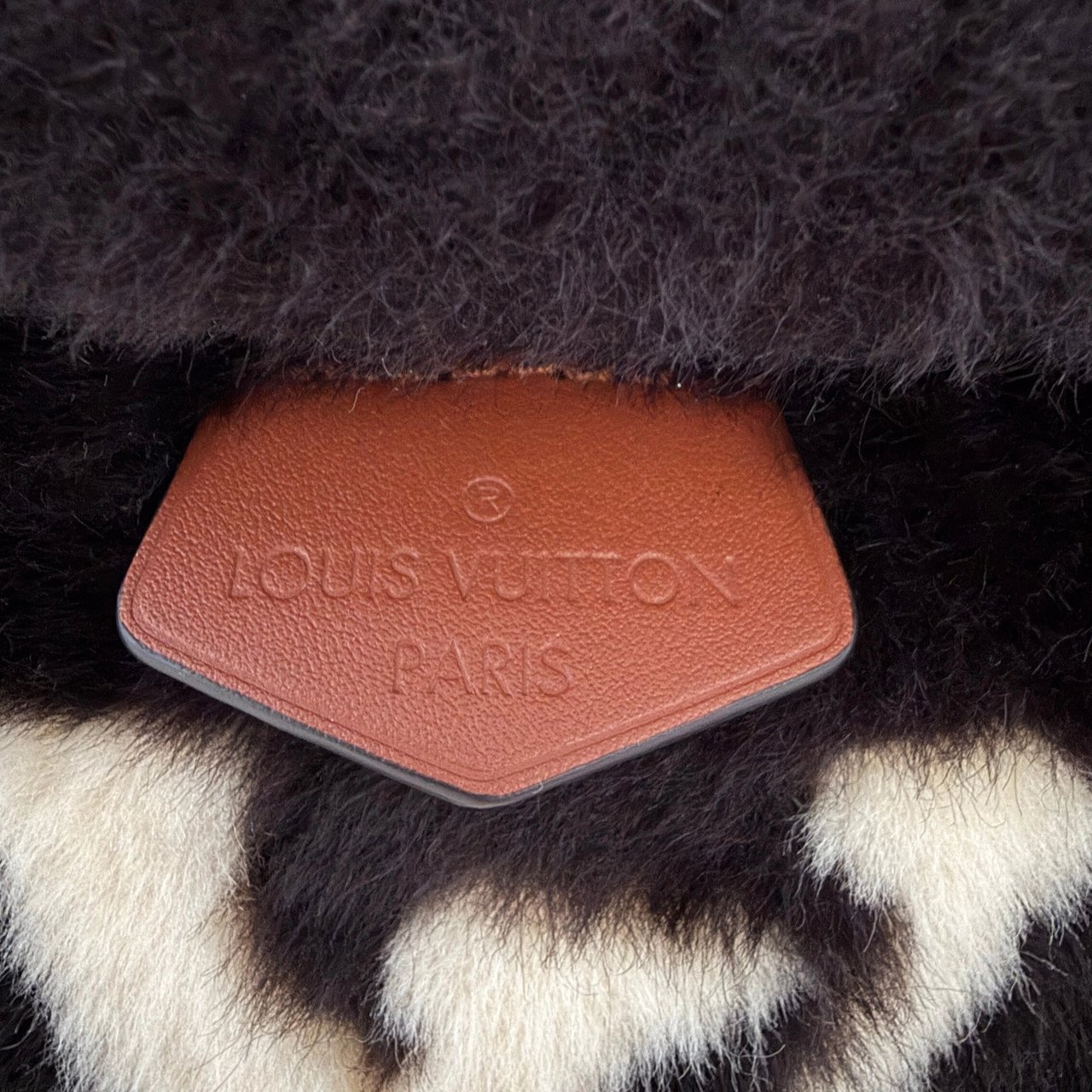 Louis Vuitton Shearling Monogram Bumbag Chocolate Cream Full Set Bruin