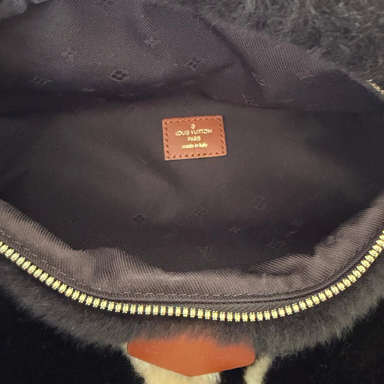 Louis Vuitton Shearling Monogram Bumbag Chocolate Cream Full Set Bruin