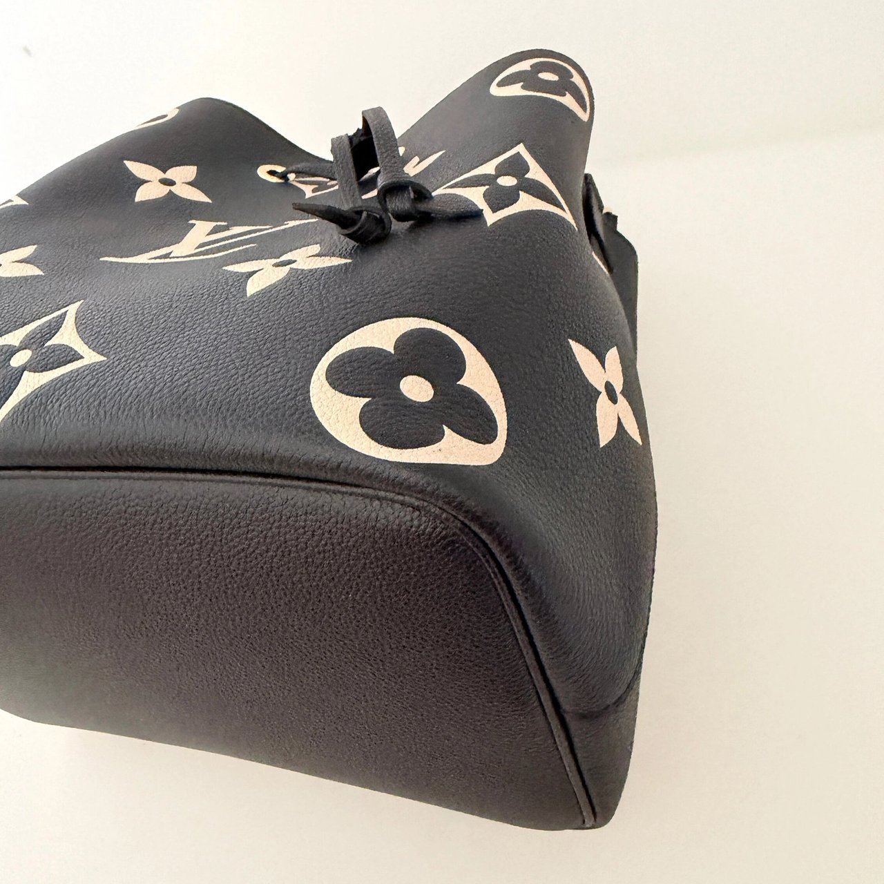 Louis Vuitton Louis Vuitton NéoNoé MM Monogram Empreinte Bicolor M45497 Fullset / neuwertig Zwart