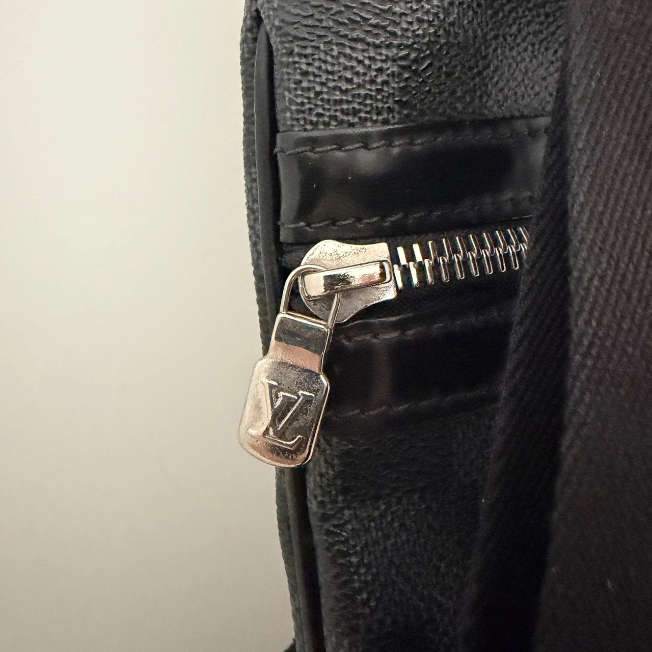 Louis Vuitton Louis Vuitton Thomas Damier Graphite Canvas Messenger Bag / gut Grijs