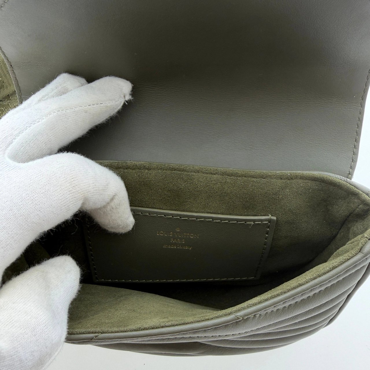 Louis Vuitton New Wave Multi Pochette Leather khaki Groen