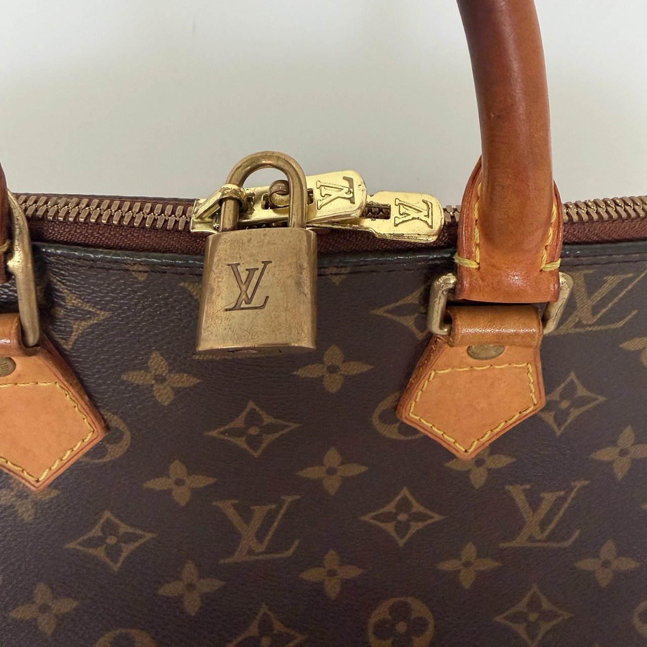 Louis Vuitton Louis Vuitton Alma PM Monogram Canvas / gut Bruin