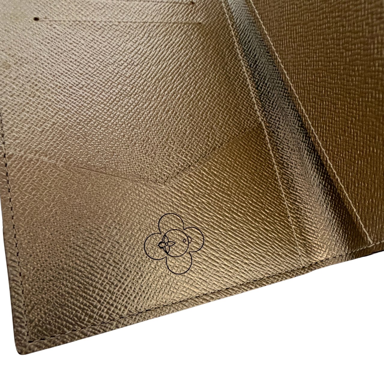 Louis Vuitton Vivienne 2025 Passport Cover Monogram Iced Gold Full Set / mint condition Bruin