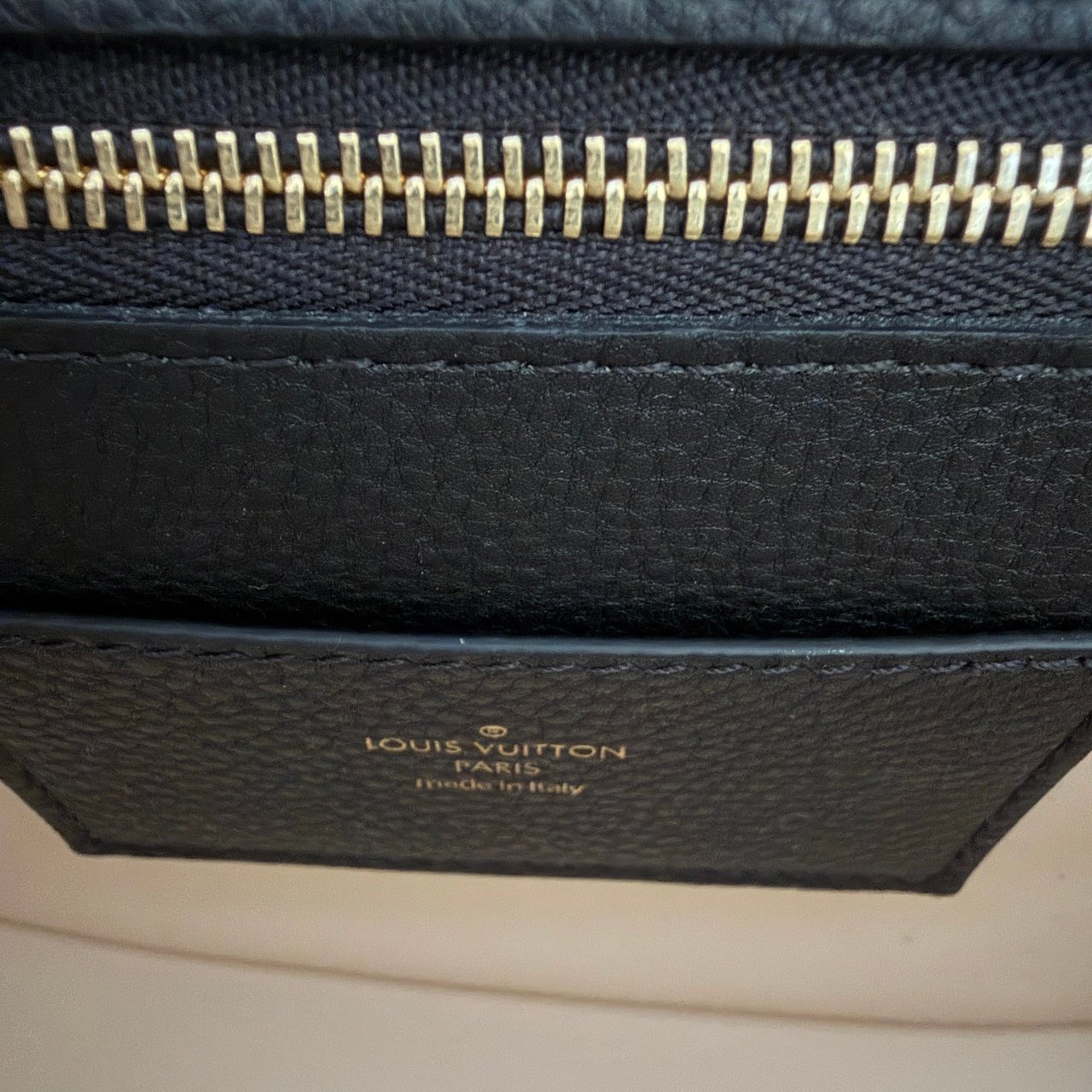 Louis Vuitton Pont 9 Soft MM Leather Black M58967 Full Set Zwart