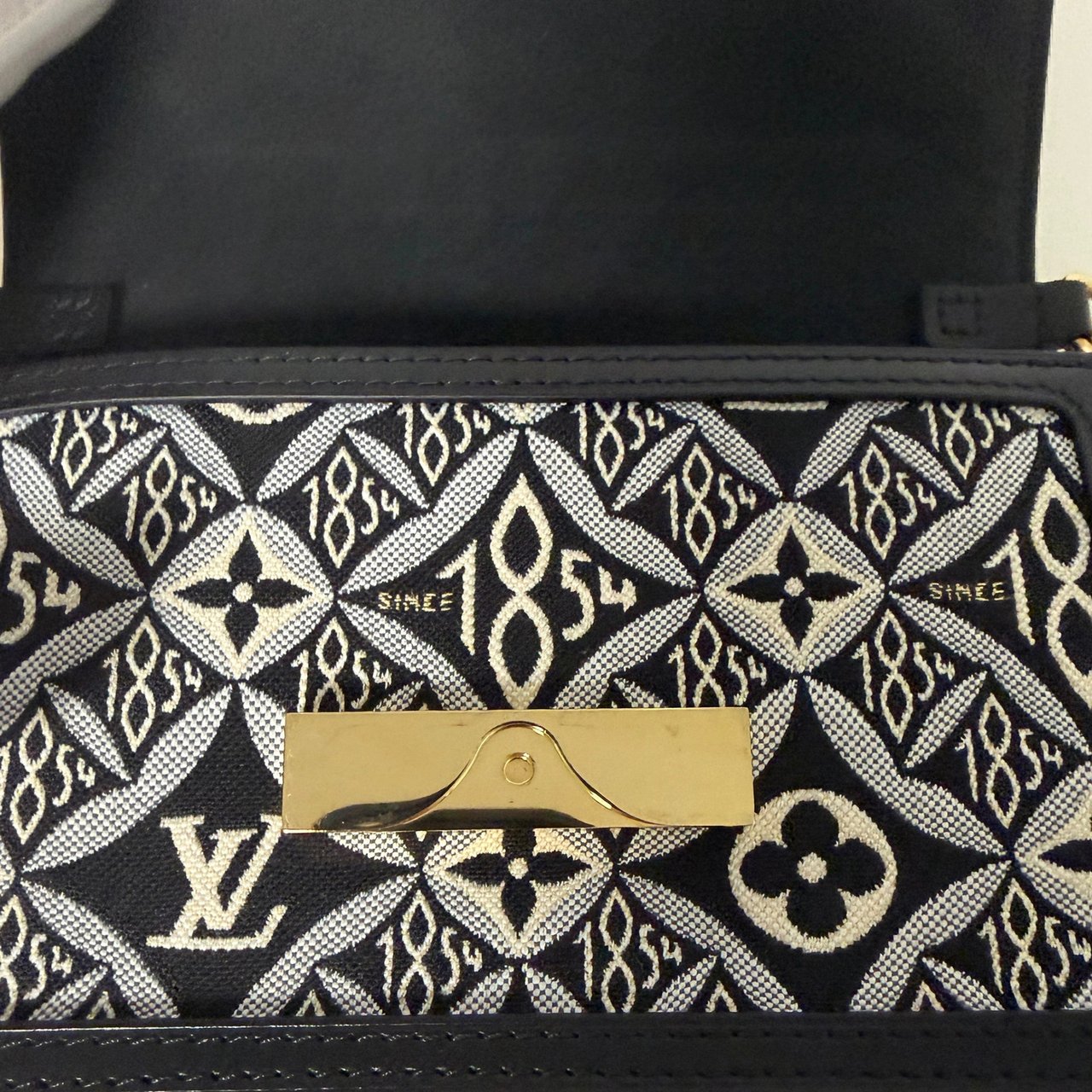 Louis Vuitton Jacquard Since 1854 Dauphine Chain Wallet Grijs