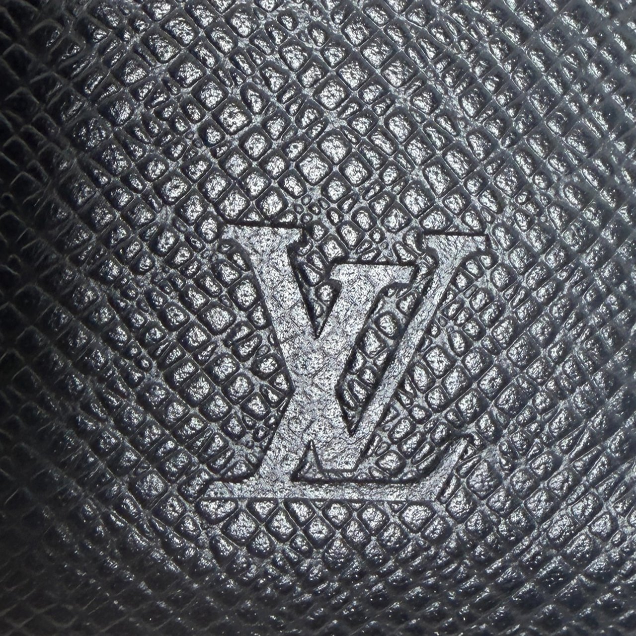 Louis Vuitton Louis Vuitton Zippy Wallet Horizontal Taiga Leather Full Set Zwart