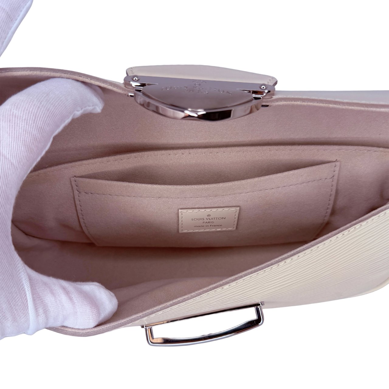 Louis Vuitton Montaigne Clutch Epi Leather cream Wit