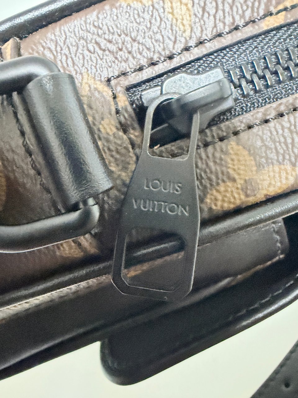 Louis Vuitton Christopher Wearable Wallet Monogram Macassar Full Set Bruin