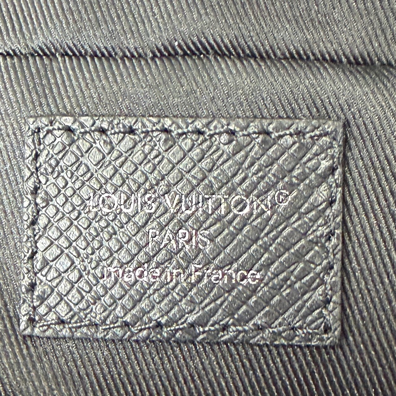 Louis Vuitton Porte-Documents Voyage PM Taiga Leder Fullset / neuwertig Zwart