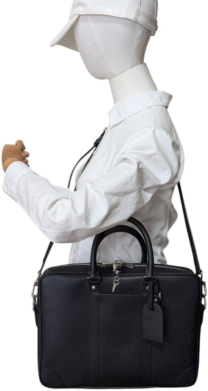 Louis Vuitton Porte-Documents Voyage PM Taiga Leder Fullset / neuwertig Zwart