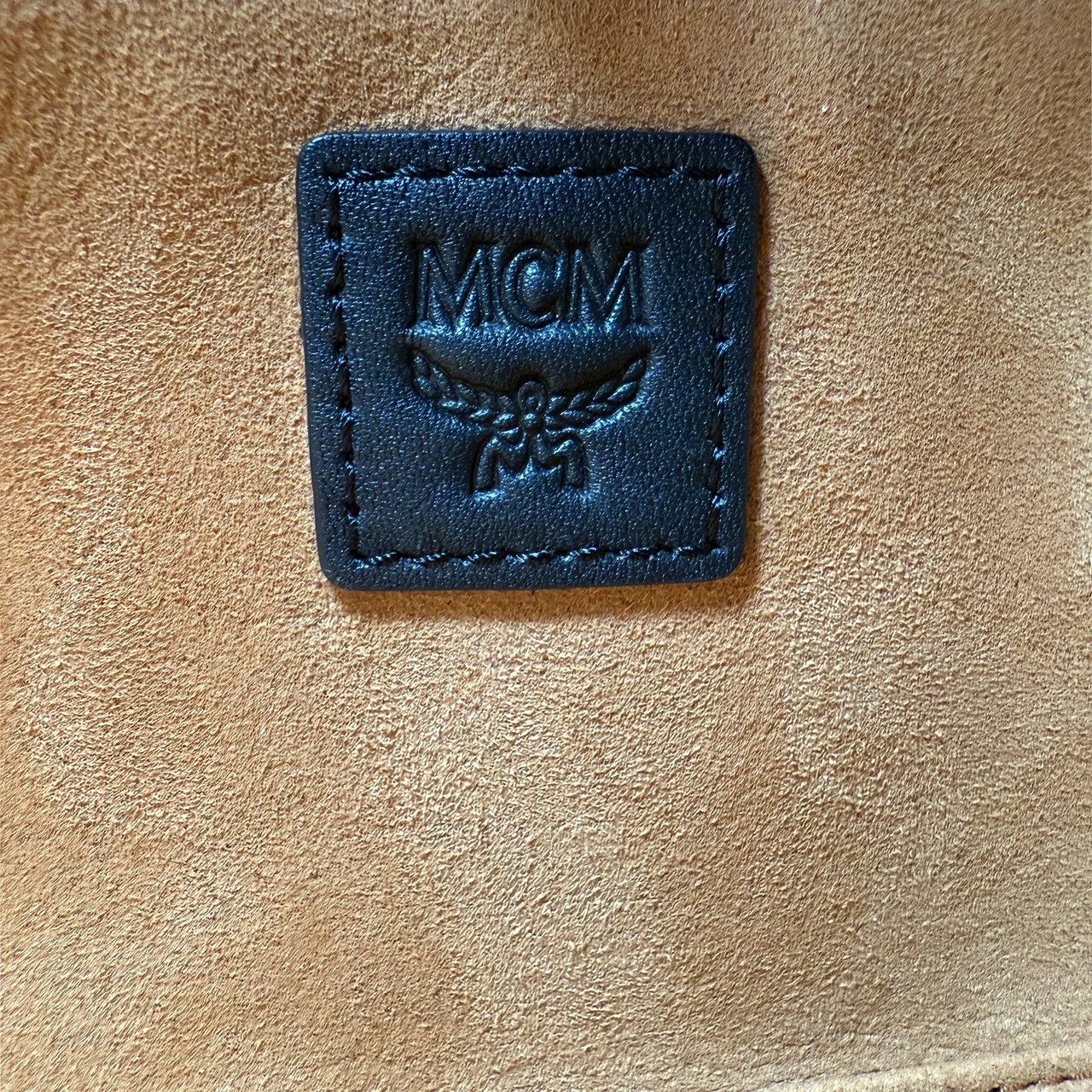 Louis Vuitton MCM Mode Travia mittelgroße Schultertasche Leder schwarz / neuwertig Zwart