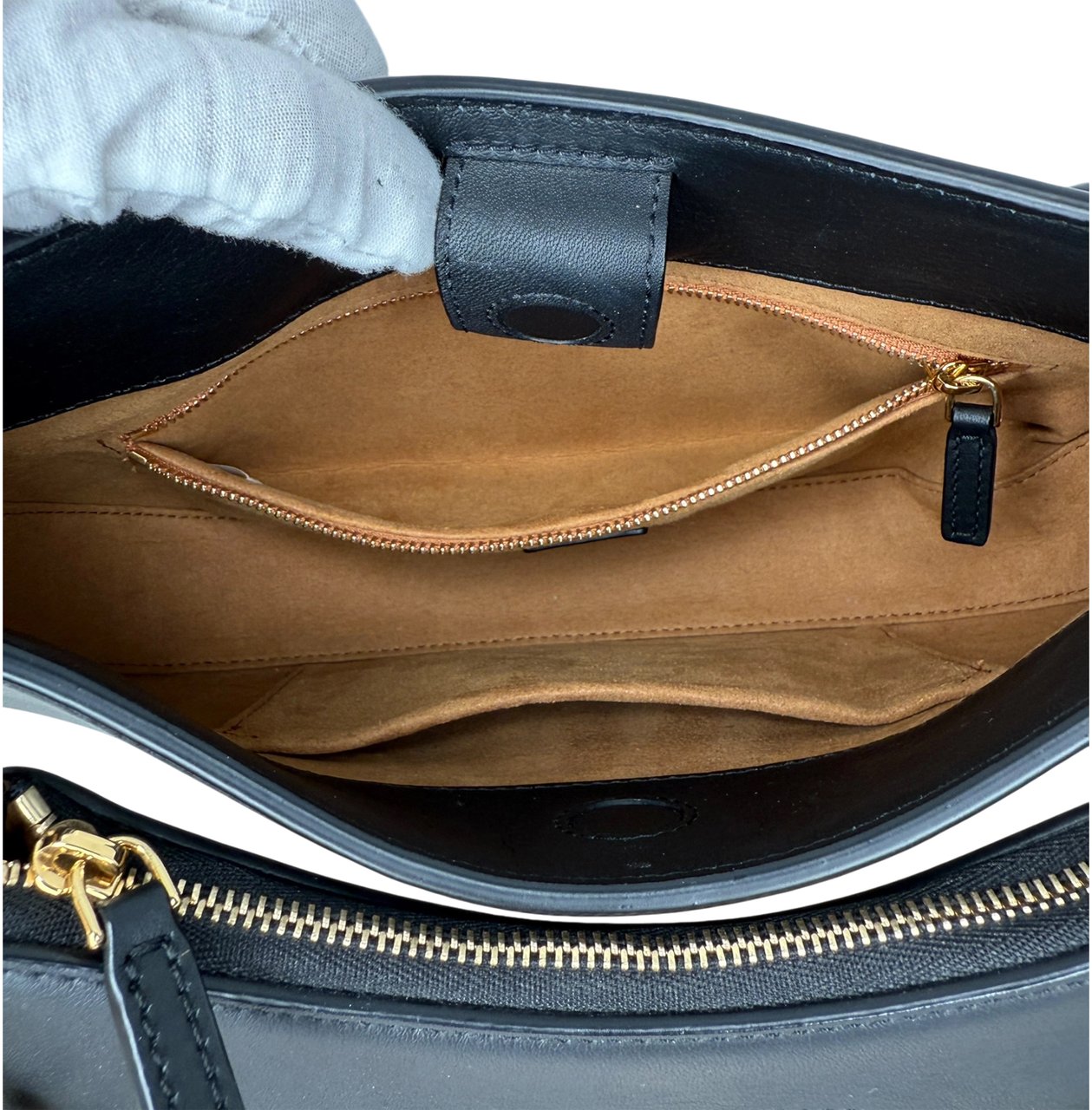 Louis Vuitton MCM Mode Travia mittelgroße Schultertasche Leder schwarz / neuwertig Zwart