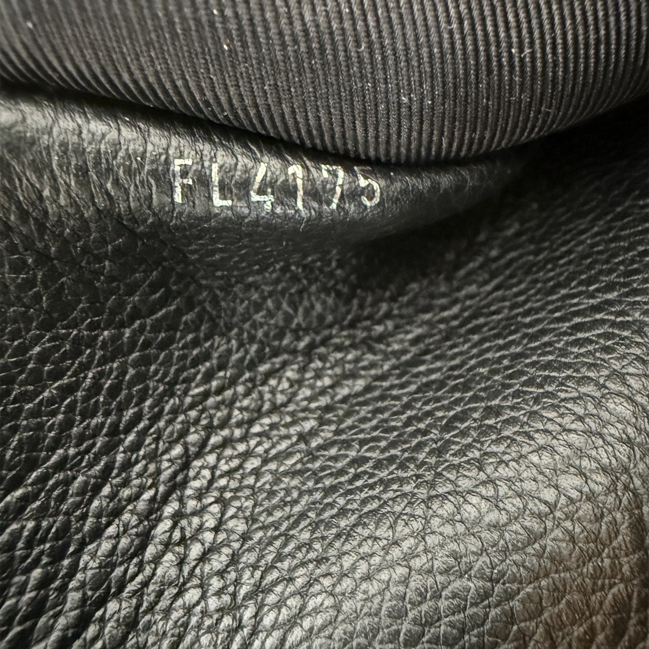 Louis Vuitton Lockme II Chain Bag BB Kalbsleder schwarz Zwart