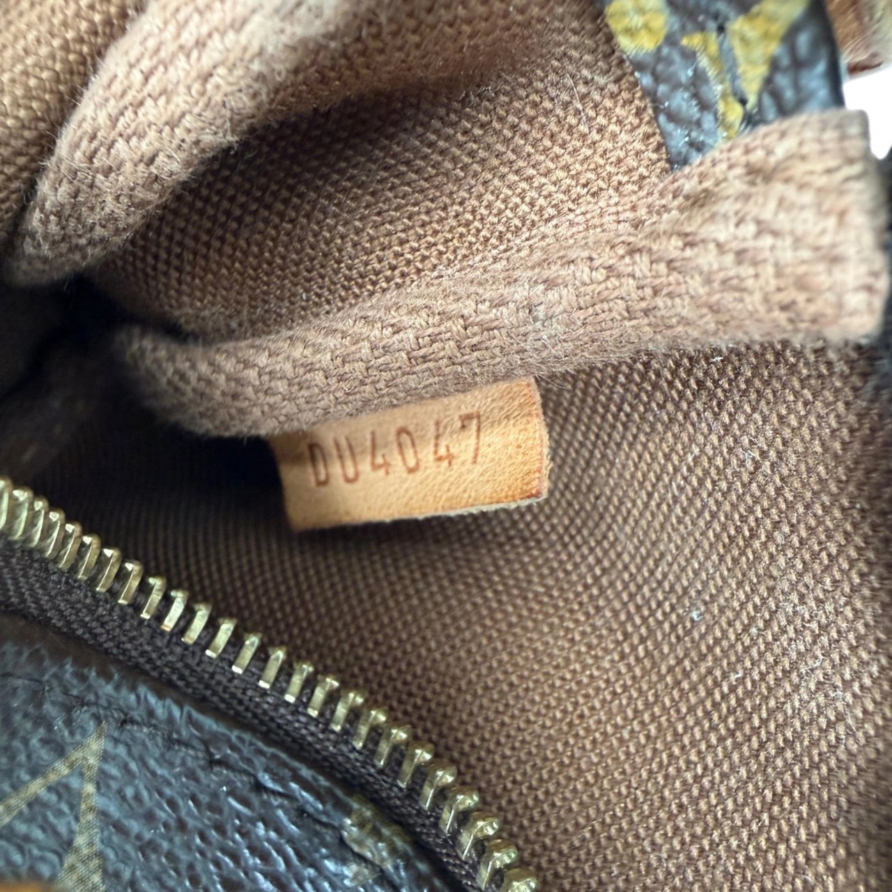 Louis Vuitton Mini Pochette Monogram Canvas Braun 2007 Bruin
