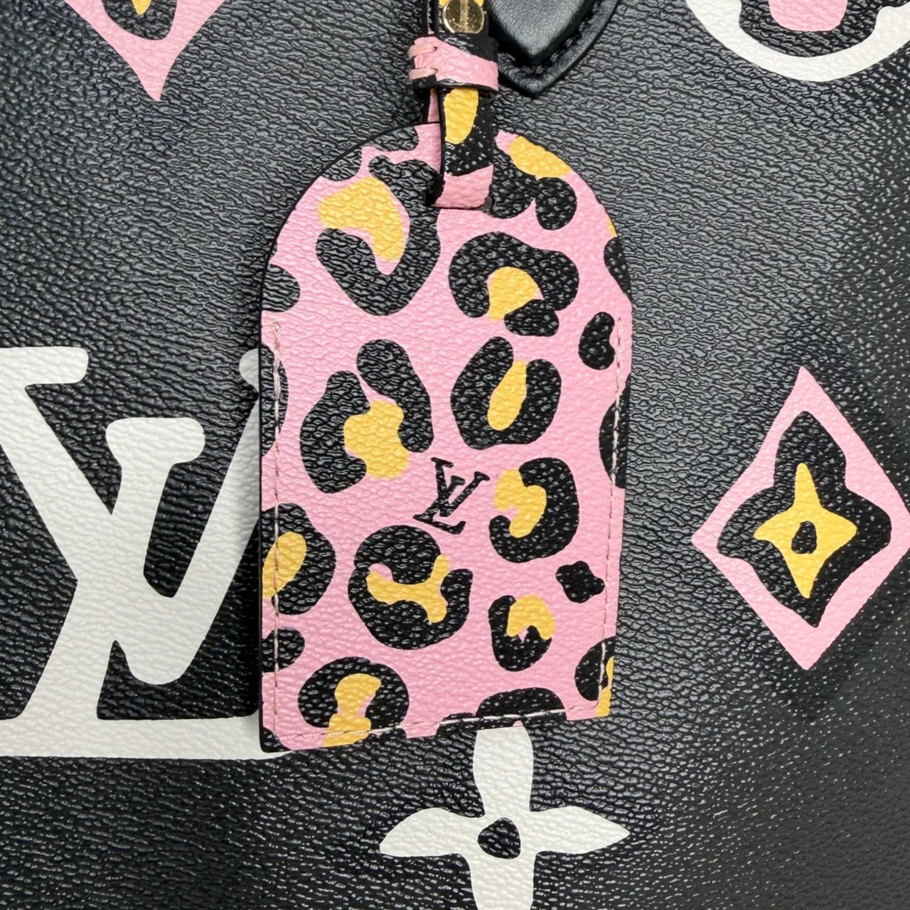 Louis Vuitton Monogram OnTheGo Wild at Heart Monogram Giant GM Zwart